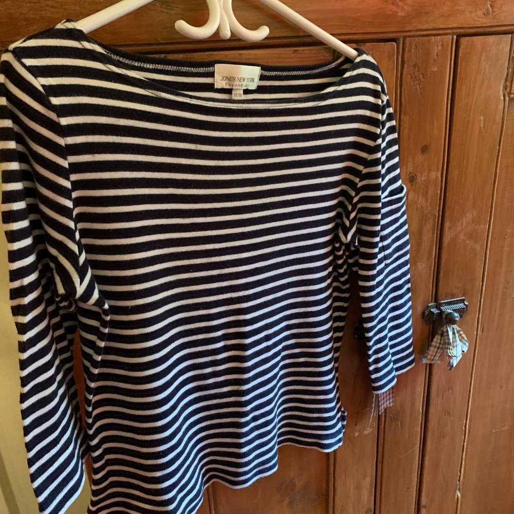 Jones New York Essentials, Sweater, Boat neck, size medium, 3/4 Sleeve. B/W.